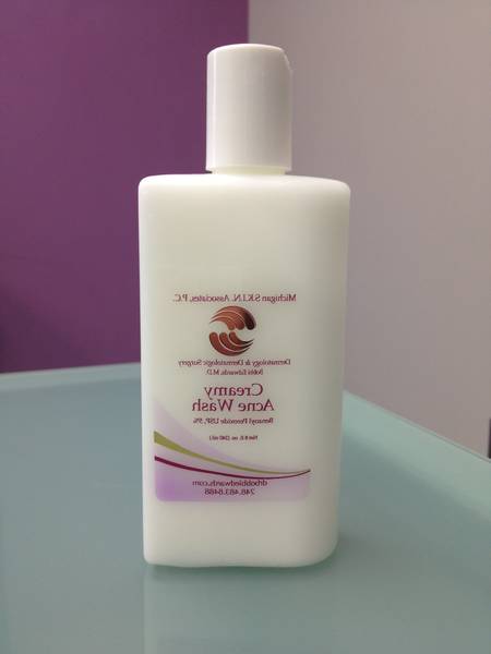 poudre ou fond de teint acné