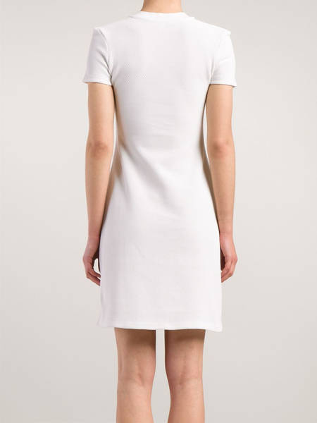 acné boutons qui grattent